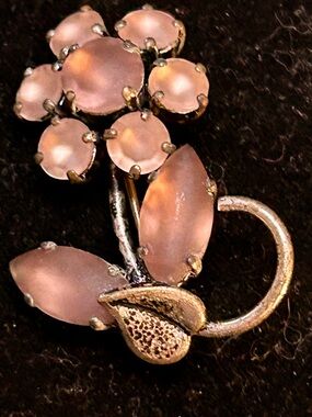 Coro Pink Moonstone Cabochon Brooch.  Vintage and Lovely